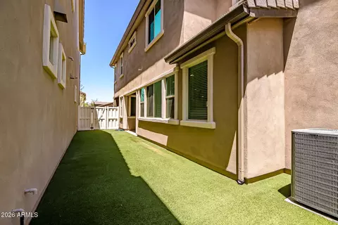 Exterior - 2252 S Basmath Ln, Gilbert, AZ 85295 photo 6 of 9