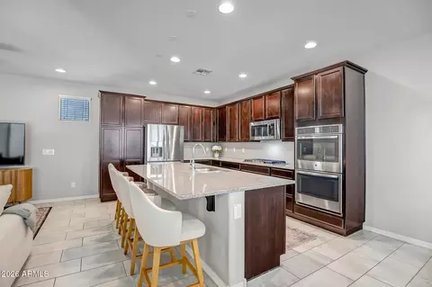 Kitchen - 2252 S Basmath Ln, Gilbert, AZ 85295 photo 4 of 5