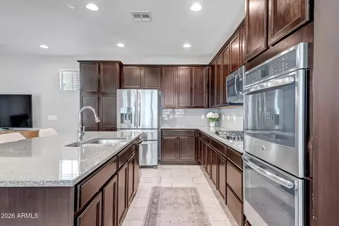 Kitchen - 2252 S Basmath Ln, Gilbert, AZ 85295 photo 3 of 5