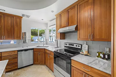 Kitchen - 4430 E Graythorn St, Phoenix, AZ 85044 photo 5 of 6