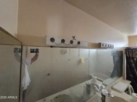 Bath - 2431 W Crocus Dr, Phoenix, AZ 85023 photo 9 of 11
