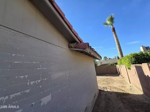 Exterior - 2431 W Crocus Dr, Phoenix, AZ 85023 photo 16 of 28