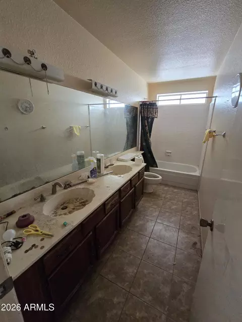 Bath - 2431 W Crocus Dr, Phoenix, AZ 85023 photo 8 of 11