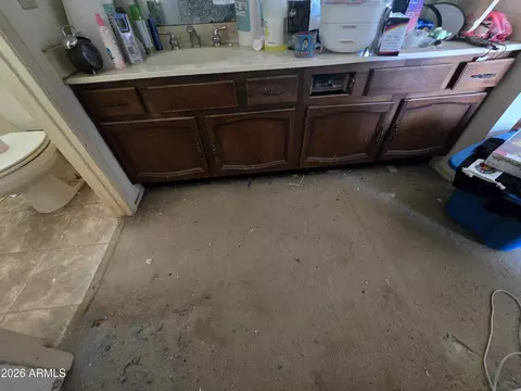 Bath - 2431 W Crocus Dr, Phoenix, AZ 85023 photo 7 of 11