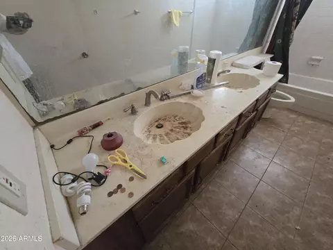 Bath - 2431 W Crocus Dr, Phoenix, AZ 85023 photo 10 of 11