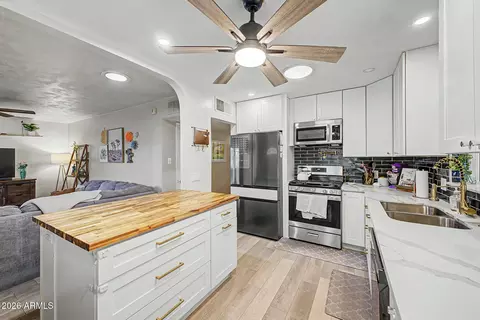 Kitchen - 4524 N 24th Pl, Phoenix, AZ 85016 photo 2 of 4