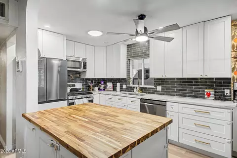 Kitchen - 4524 N 24th Pl, Phoenix, AZ 85016 photo 1 of 4