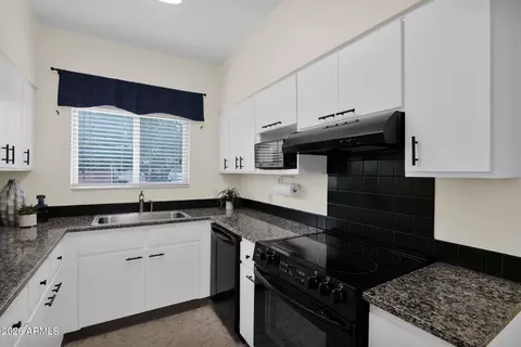 Kitchen - 1935 W Morten Ave #23, Phoenix, AZ 85021 photo 3 of 3