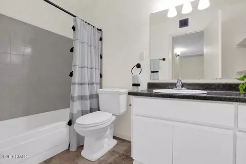 Bath - 1935 W Morten Ave #23, Phoenix, AZ 85021 photo 1 of 1