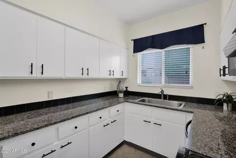 Kitchen - 1935 W Morten Ave #23, Phoenix, AZ 85021 photo 1 of 3