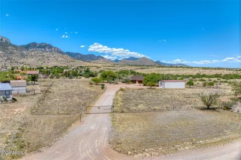 4757 E Dead Coyote Ln, Hereford, AZ 85615