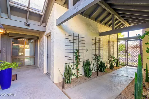 5822 N Scottsdale Rd, Paradise Valley, AZ 85253