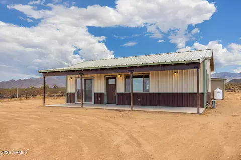 14176 S Nash Rd, Yucca, AZ 86438