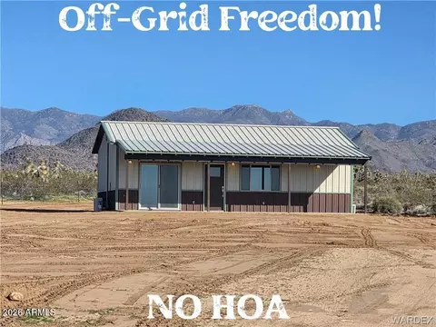 14176 S Nash Rd, Yucca, AZ 86438