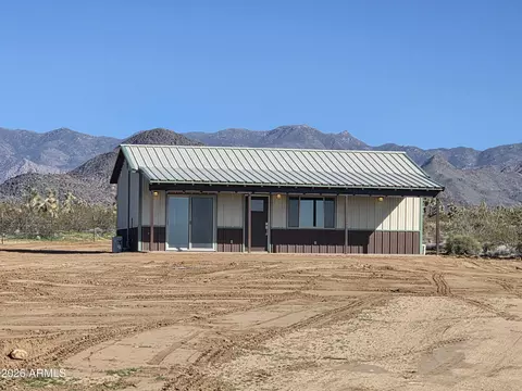 14176 S Nash Rd, Yucca, AZ 86438