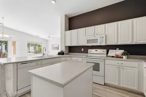Kitchen - 4600 E Mia Ln, Gilbert, AZ 85298 photo 4 of 5