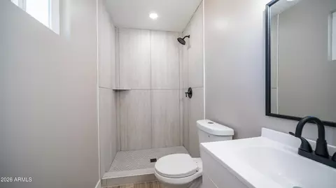 Bath - 7727 W Earll Dr, Phoenix, AZ 85033 photo 3 of 4