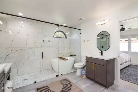 Bath - 2336 E Orangewood Ave, Phoenix, AZ 85020 photo 2 of 2