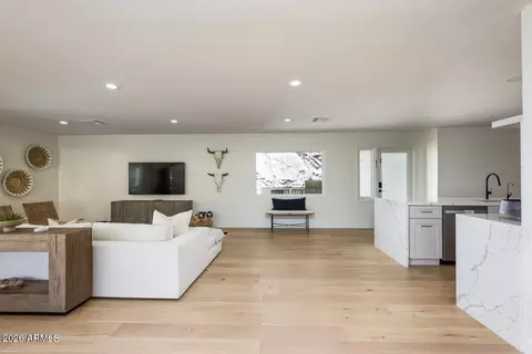 Living - 2336 E Orangewood Ave, Phoenix, AZ 85020 photo 2 of 3