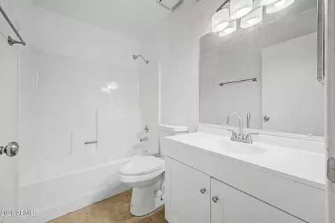 Bath - 6902 W Devonshire Ave #1281, Phoenix, AZ 85033 photo 1 of 2
