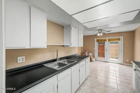 Kitchen - 6902 W Devonshire Ave #1281, Phoenix, AZ 85033 photo 2 of 2