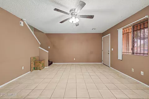 Living - 6902 W Devonshire Ave #1281, Phoenix, AZ 85033 photo 2 of 3