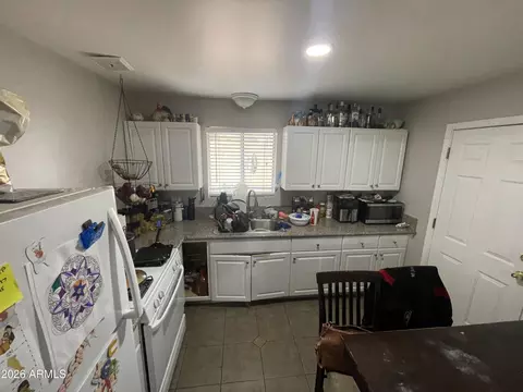 Kitchen - 1328 W Cochise Dr, Phoenix, AZ 85021 photo 6 of 6
