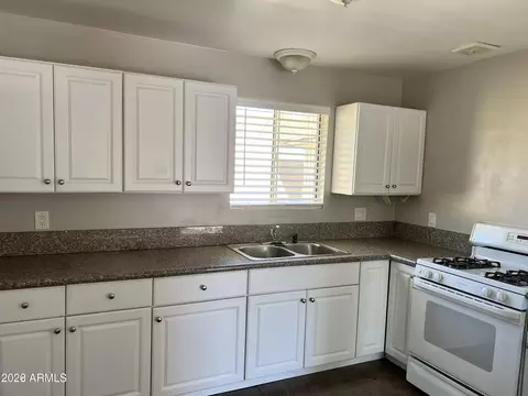 Kitchen - 1328 W Cochise Dr, Phoenix, AZ 85021 photo 1 of 6