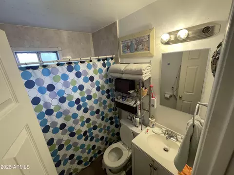 Bath - 1328 W Cochise Dr, Phoenix, AZ 85021 photo 3 of 3