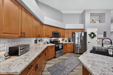Kitchen - 2174 S Stuart Ave, Gilbert, AZ 85295 photo 2 of 6