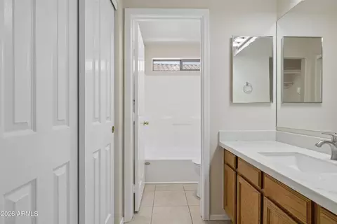 Bath - 826 E Potter Dr, Phoenix, AZ 85024 photo 1 of 6
