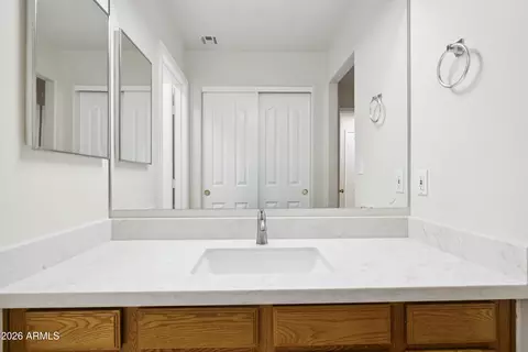 Bath - 826 E Potter Dr, Phoenix, AZ 85024 photo 2 of 6