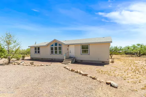5838 E Perry Ln, Hereford, AZ 85615