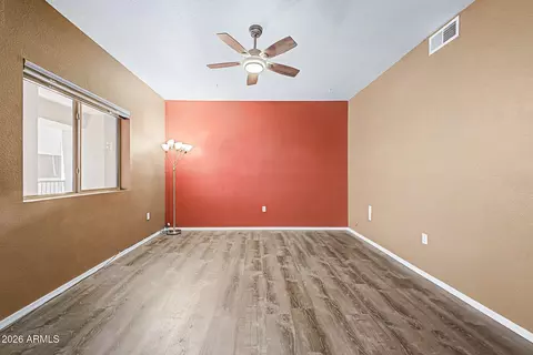 Living - 920 E Devonshire Ave #3031, Phoenix, AZ 85014 photo 1 of 2