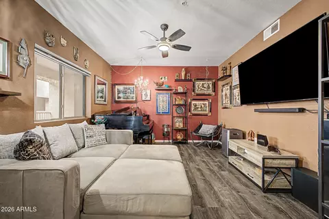 Living - 920 E Devonshire Ave #3031, Phoenix, AZ 85014 photo 2 of 3