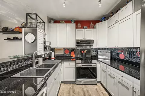 Kitchen - 920 E Devonshire Ave #3031, Phoenix, AZ 85014 photo 1 of 3