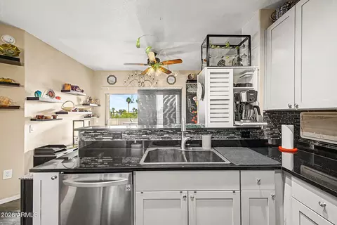 Kitchen - 920 E Devonshire Ave #3031, Phoenix, AZ 85014 photo 3 of 3