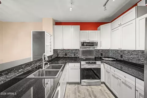 Kitchen - 920 E Devonshire Ave #3031, Phoenix, AZ 85014 photo 1 of 4