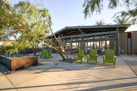 View/Area - 2828 E Donald Dr, Phoenix, AZ 85050 photo 4 of 8