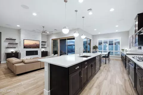 Kitchen - 2828 E Donald Dr, Phoenix, AZ 85050 photo 2 of 5
