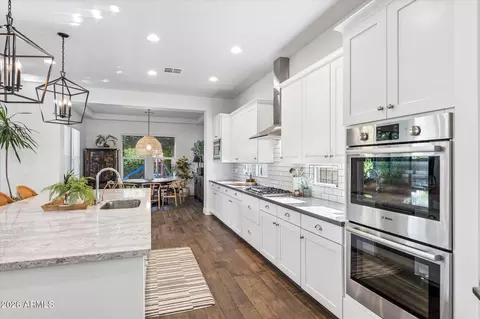 Kitchen - 3829 E Crittenden Ln, Phoenix, AZ 85018 photo 6 of 8