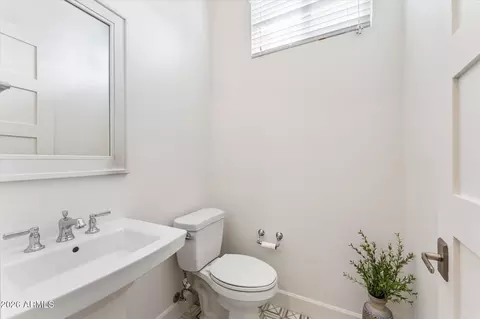 Bath - 3829 E Crittenden Ln, Phoenix, AZ 85018 photo 1 of 7