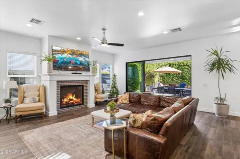 Living - 3829 E Crittenden Ln, Phoenix, AZ 85018 photo 5 of 6