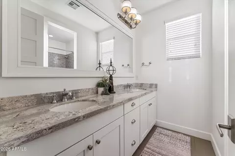 Bath - 3829 E Crittenden Ln, Phoenix, AZ 85018 photo 6 of 7