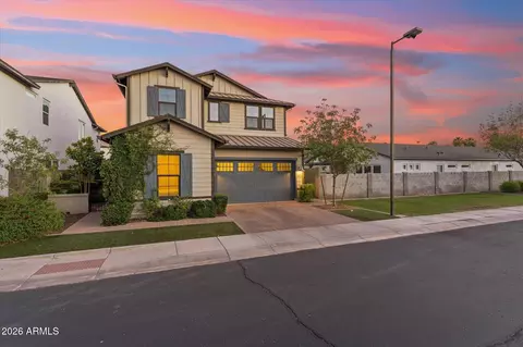 Exterior - 3829 E Crittenden Ln, Phoenix, AZ 85018 photo 5 of 14