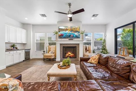 Living - 3829 E Crittenden Ln, Phoenix, AZ 85018 photo 6 of 6