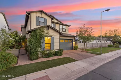 Exterior - 3829 E Crittenden Ln, Phoenix, AZ 85018 photo 6 of 14