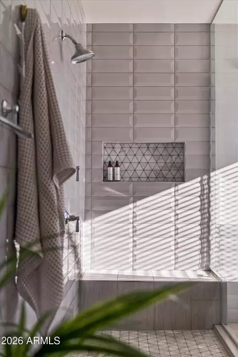 Bath - 3829 E Crittenden Ln, Phoenix, AZ 85018 photo 5 of 7