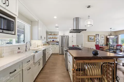 Kitchen - 3922 E Whitton Ave, Phoenix, AZ 85018 photo 4 of 8