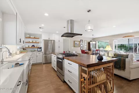 Kitchen - 3922 E Whitton Ave, Phoenix, AZ 85018 photo 5 of 8